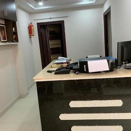 Oyo Flagship 80855 Hotel R Grand Vijayawada Bagian luar foto