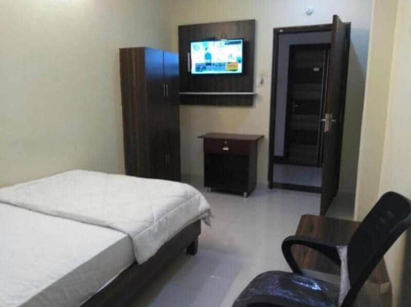 Oyo Flagship 80855 Hotel R Grand Vijayawada Bagian luar foto