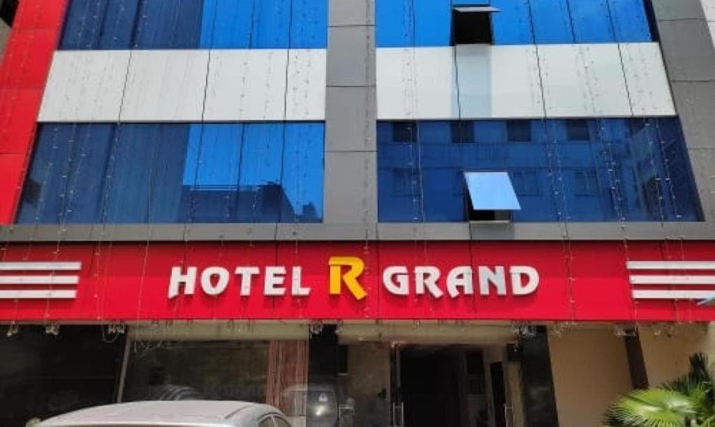 Oyo Flagship 80855 Hotel R Grand Vijayawada Bagian luar foto