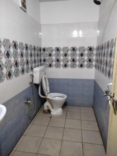 Oyo Flagship 80855 Hotel R Grand Vijayawada Bagian luar foto